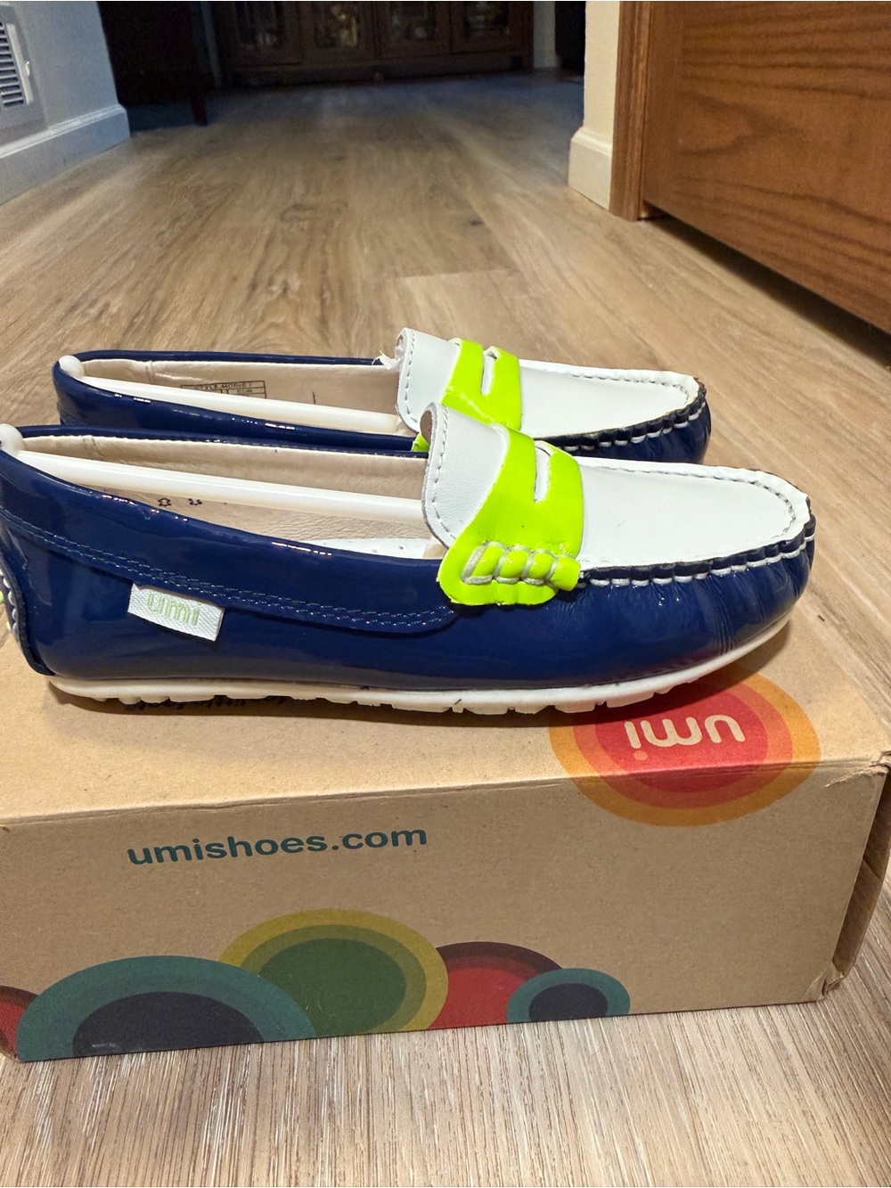 Umi Morie I Genuine Leather Girls Loafers Size 10.5 NIB